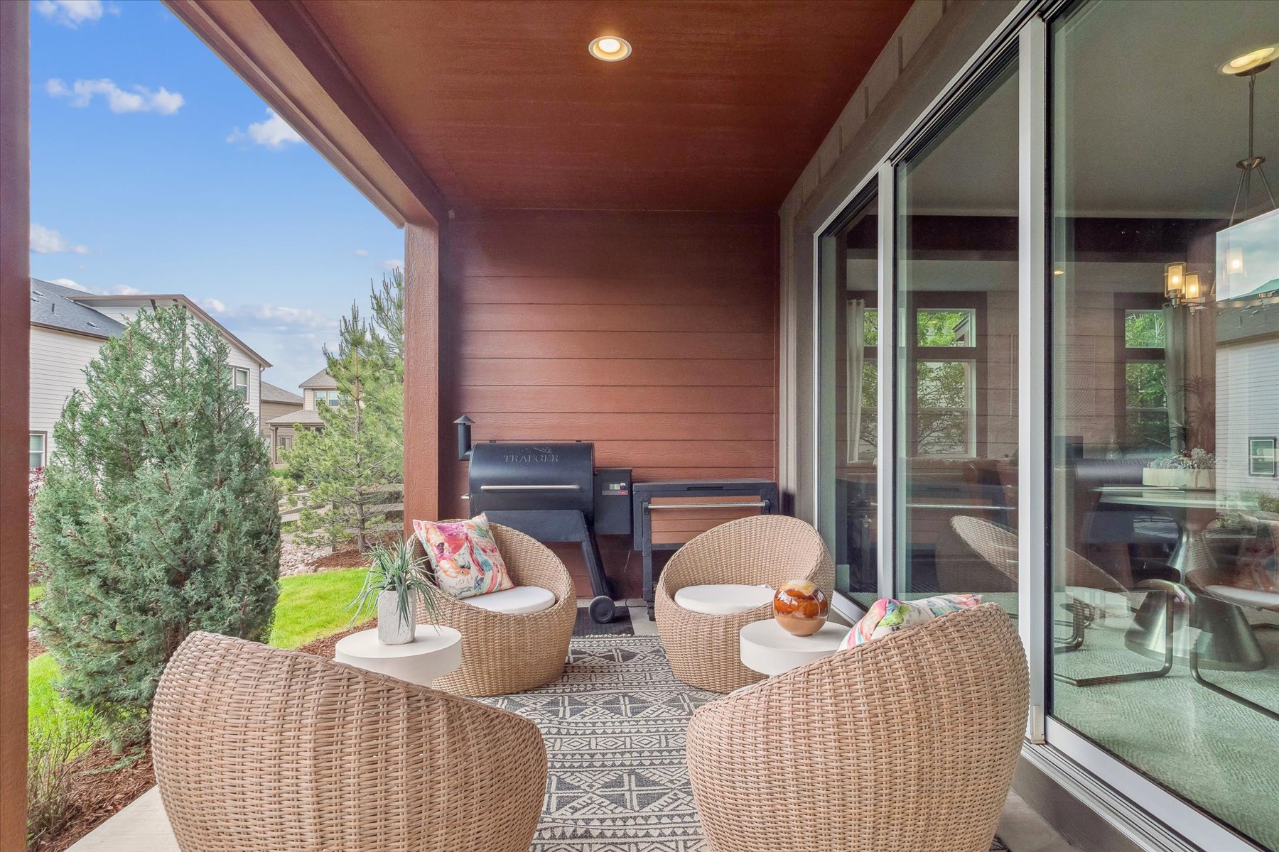 Covered outdoor patio — Sterling Ranch, Littleton